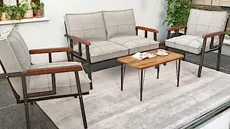 Modern tasarımlı çay seti bahçe oturma grubu, ahşap detaylı kolçaklar ve gri kumaş döşemeli